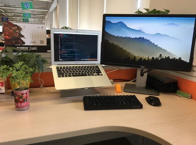程序员的办公桌大概长这样!你的办公桌是怎样的?8