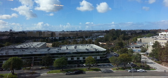 位于加州圣地亚哥公司窗外的景色