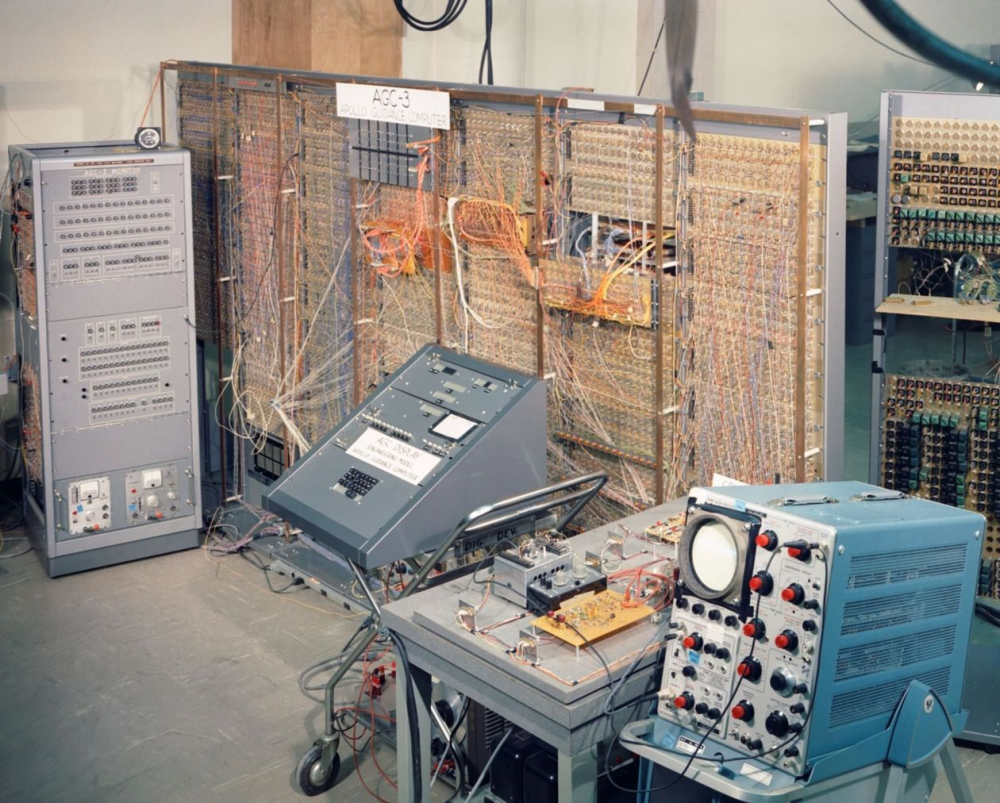 图6：程序员视角：50 年前的阿波罗登月是一场计算机的胜利